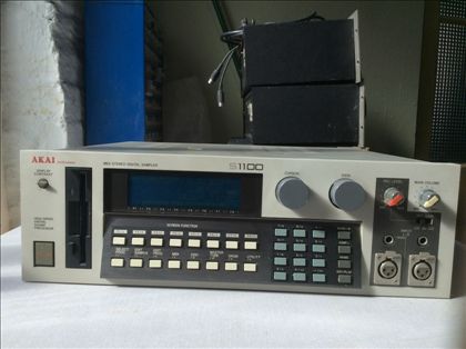 Akai-S1100"